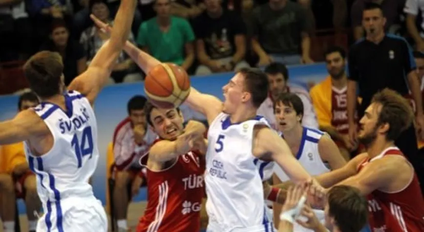 12 DEV ADAMA YAKIŞMAYAN SKOR: 64- 82