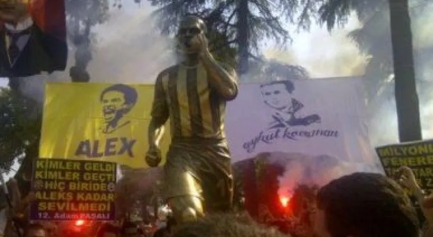 ALEX GÖZ YAŞLARINI TUTAMADI!