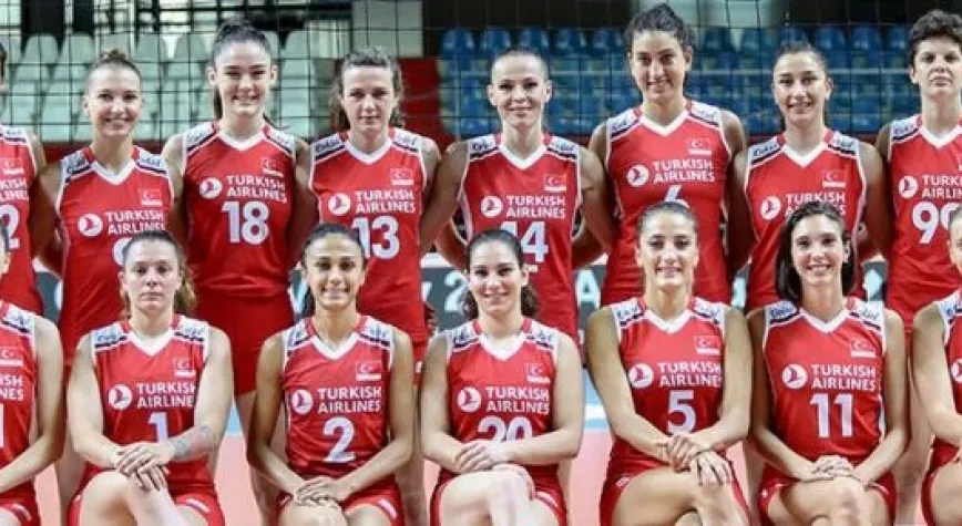 ALINLARINDAN ÖPÜLESİ KIZLARIMIZ...