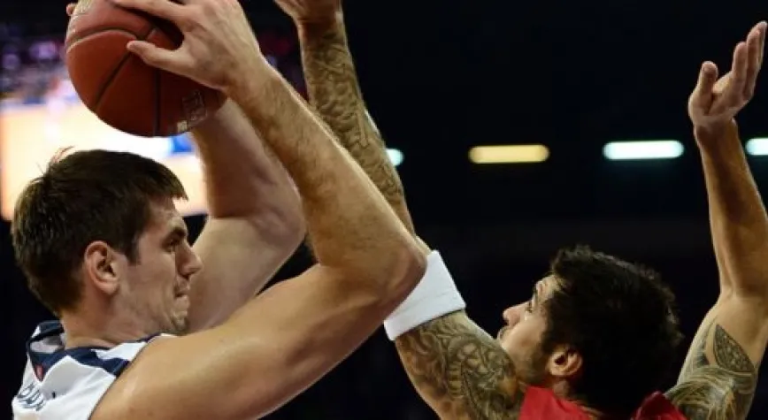 ANADOLU EFES SON ŞAMPİYONU DAĞITTI: 98 - 72