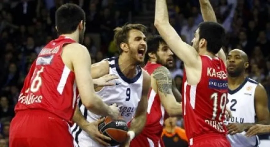 ANADOLU EFES VEDA ETTİ: 82- 72