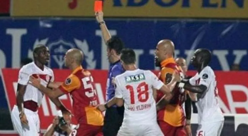 ANTALYASPOR'LU ISAAC'A 3 MAÇ CEZA!