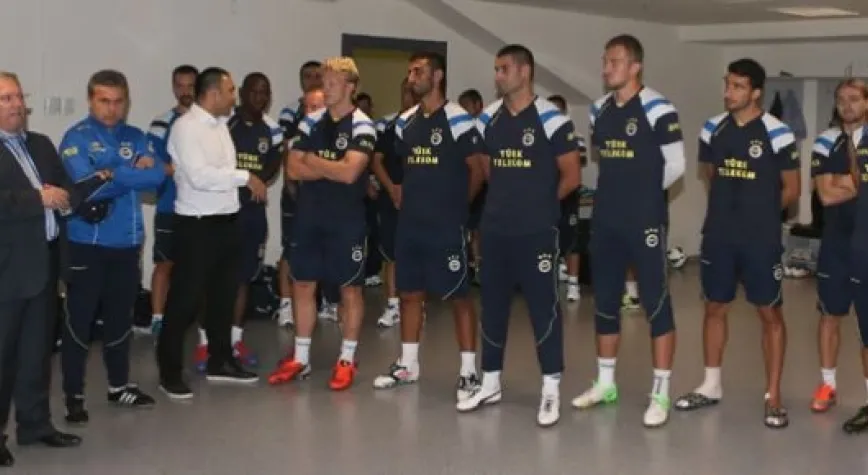 AZİZ YILDIRIM FUTBOLCULARIYLA BİR ARADA!