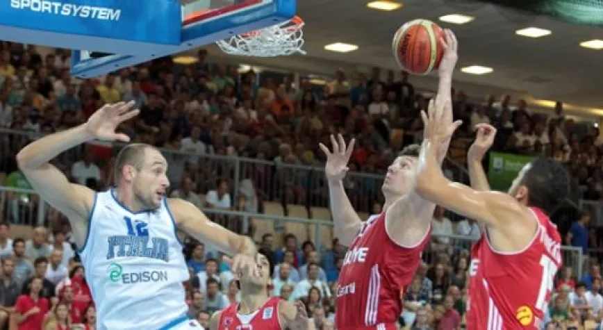 BASKETBOLDA HÜSRAN SÜRÜYOR!..