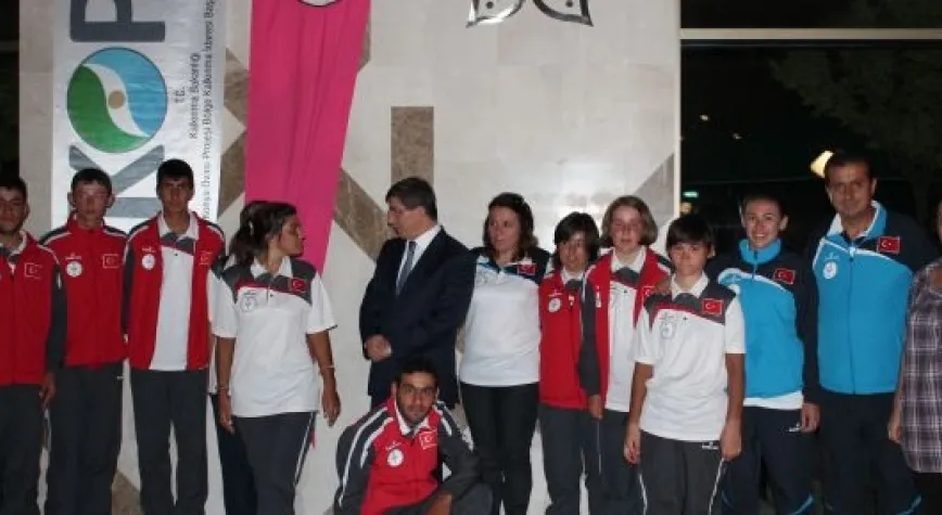 DAVUTOĞLU'NDAN SPORCULARA ÖDÜL SÖZÜ!