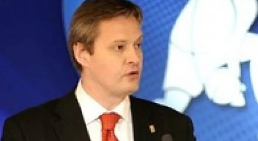 FİBA BAŞKANI KALBİNE YENİK DÜŞTÜ!