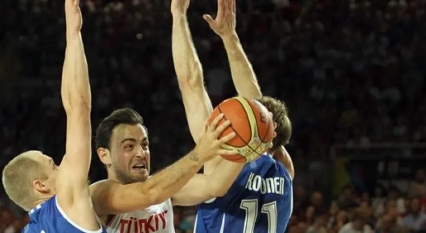 FİNLİLERİ ŞOKA SOKTUK: 77- 73