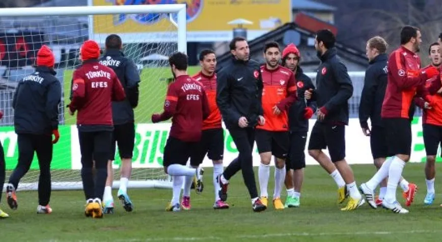 FUTBOLUMUZ HIZLA İNİŞTE!