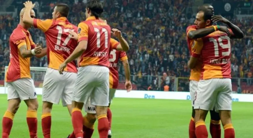 GALATASARAY İLK YARIDA BİTİRDİ: 3 - 0