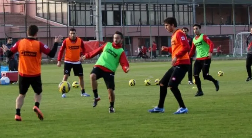 GENÇLERBİRLİĞİ TRABZONSPOR'U AĞIRLIYOR!