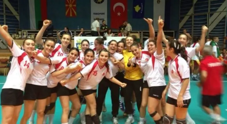 HENTBOLDA 2 ALTIN MADALYA BİRDEN...