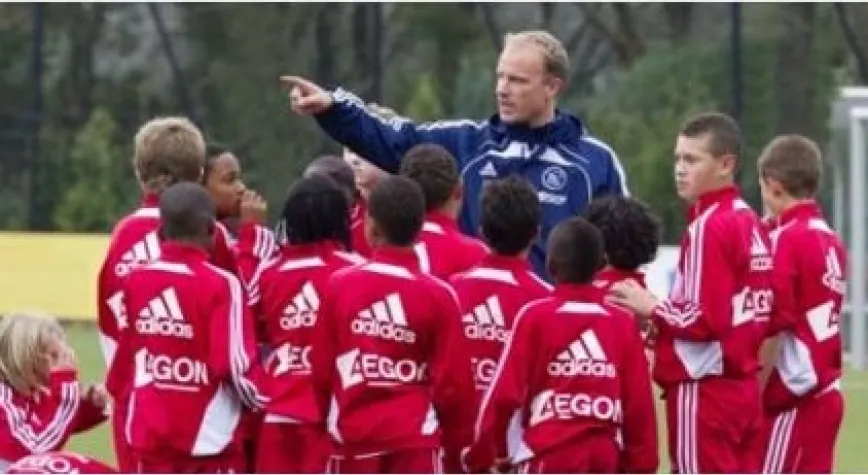 İDEAL ALT YAPI ANTRENÖRÜ KİMDİR?