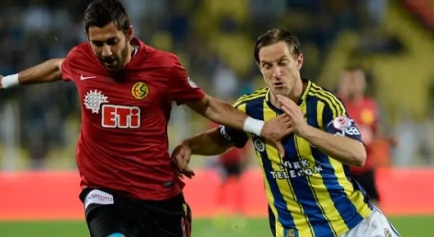 İKİ EZELİ RAKİP SARI İÇİN KAPIŞTI!