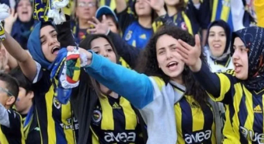 KADINLAR TRİBÜNLERİ TAMAMEN DOLDURDU!..