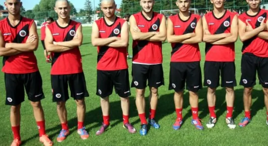 KAMPA GELDİLER, SAÇLARINDAN OLDULAR