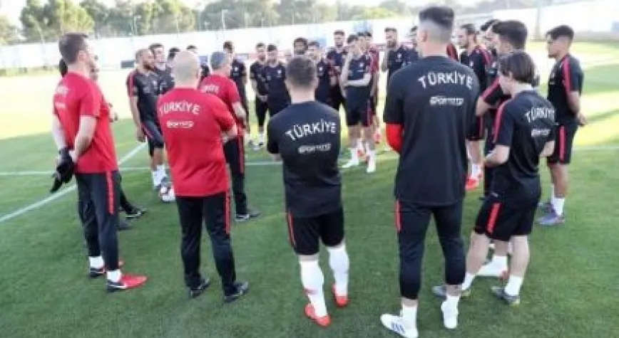 KARŞIMIZDA BİR DEV VAR!