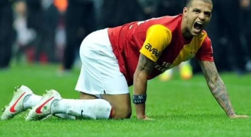 KENDİ KALESİNE GOL ATANLAR...