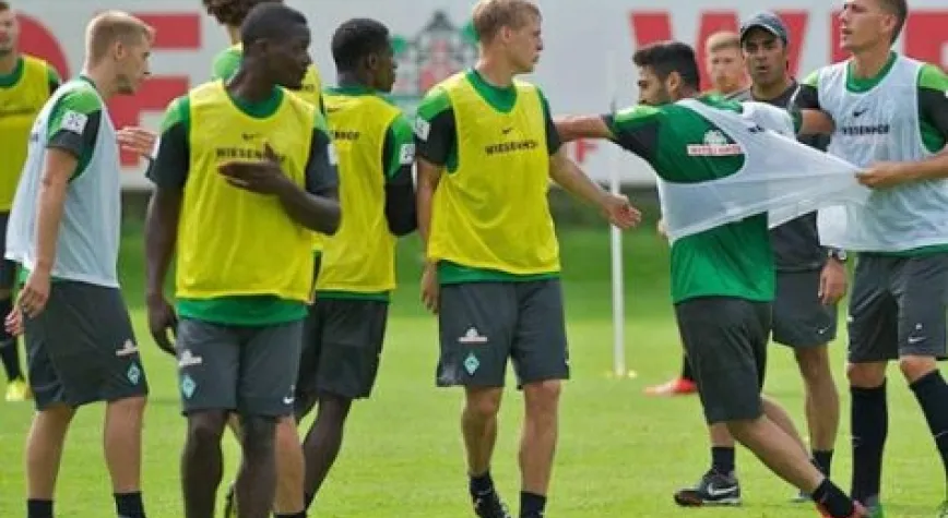 MİLLİ FUTBOLCUYU ZOR ZAPT ETTİLER!