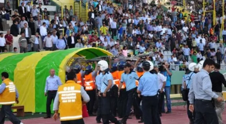 OLAYLAR ÇIKTI... MAÇ TATİL EDİLDİ...