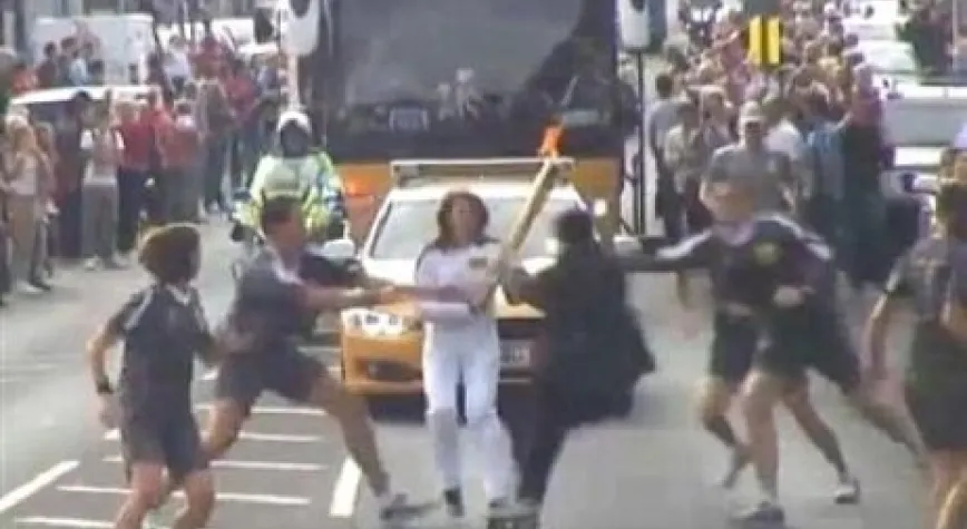 OLİMPİYAT MEŞALESİNE TEPKİ!