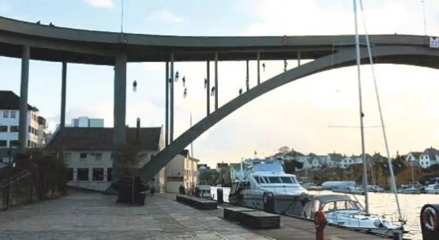 RAKİP TARAFTARI İPLE ASTILAR!..