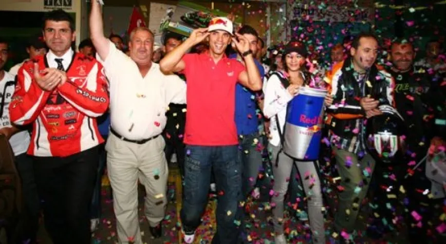 ŞAMPİYONA COŞKULU KARŞILAMA