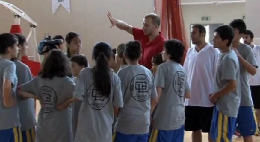 Sinan Güler'den 50 öğrenciye basketbol bursu