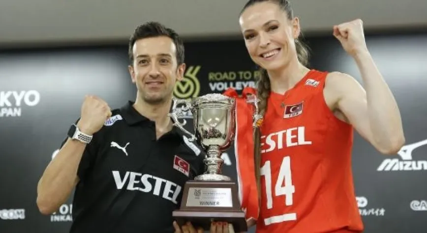 SULTANLAR BAŞARIYA DOYMUYOR!