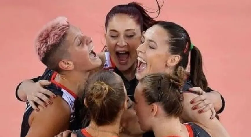 SULTANLAR DOLU DİZGİN...