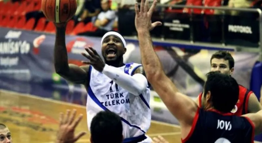 TED ANKARA KOLEJ: 84  TÜRK TELEKOM: 82