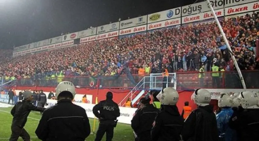 TRİBÜNDE OLAY ÇIKARSA?..