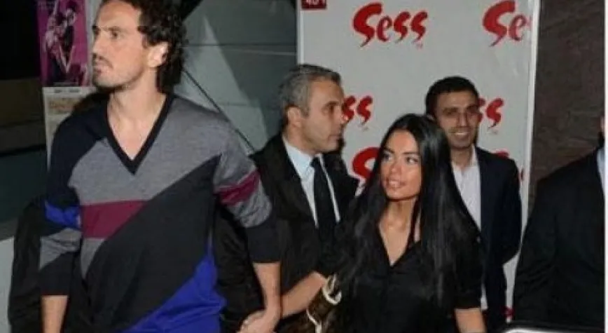 TUNCAY ŞANLI SEVGİLİSİYLE...