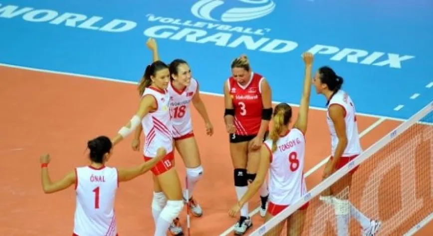 VOLEYBOLCULAR EZDİ GEÇTİ: 3- 0